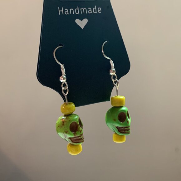 💚 Handmade Green Skull Bracelet & Earrings Set - Picture 3 of 9